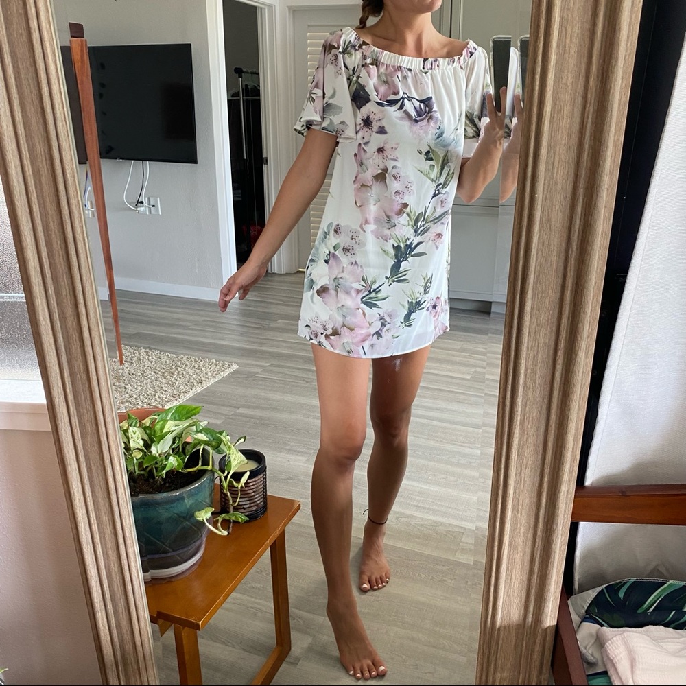 Lulus Off-Shoulder Floral Mini Dress. Size Small. Very Pretty!